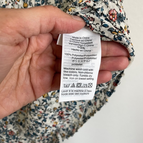 Carmelina Flutter Sleeve Top in Blossoming Vines - Picture 7 of 10